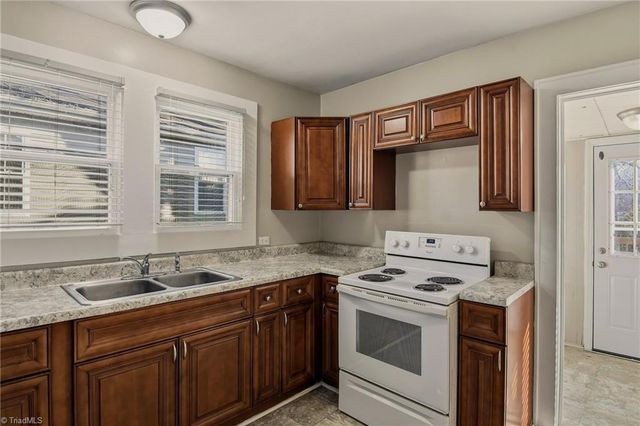 2133 Konnoak View Drive, Winston-salem, NC 27127