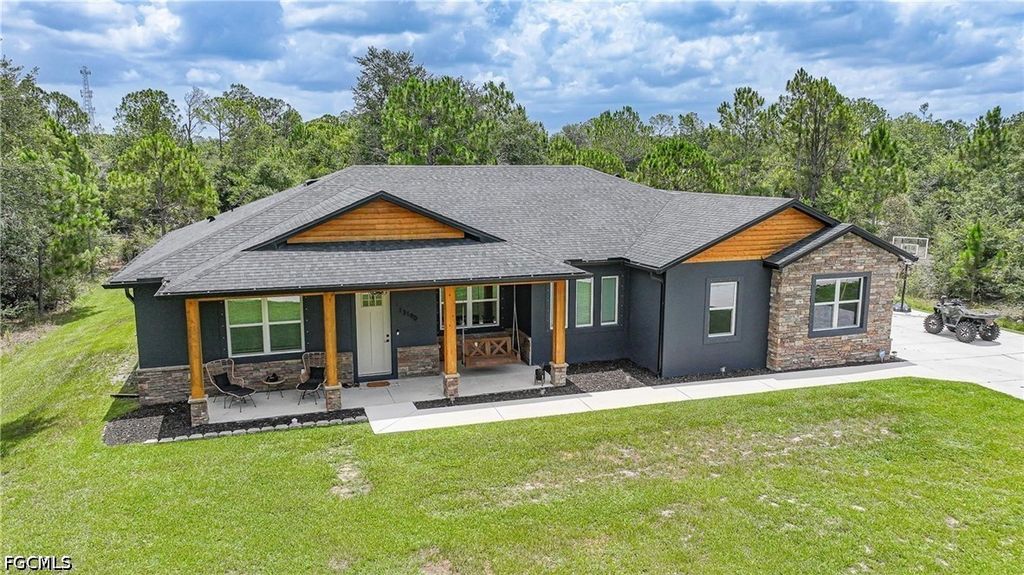 13190 Banyan DR, Punta Gorda, FL 33955