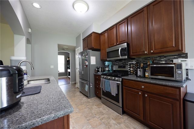 8856 Oakbrook Circle, Twinsburg, OH 44087