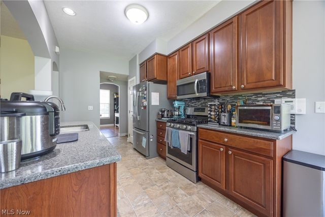 8856 Oakbrook Circle, Twinsburg, OH 44087