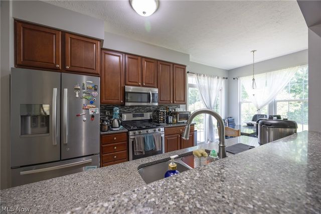 8856 Oakbrook Circle, Twinsburg, OH 44087