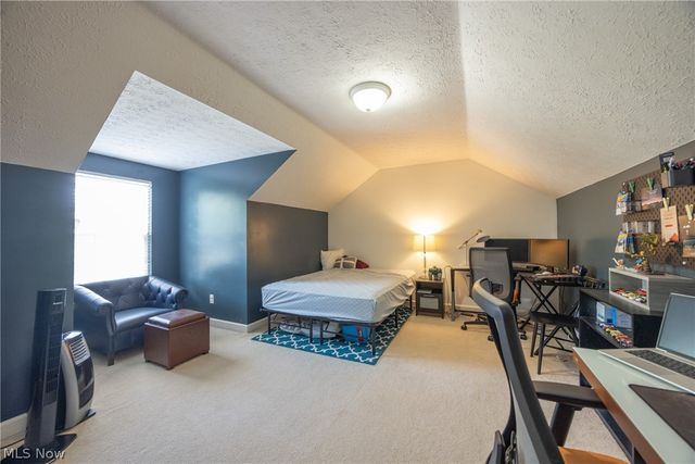 8856 Oakbrook Circle, Twinsburg, OH 44087