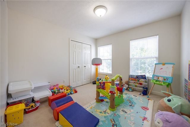 8856 Oakbrook Circle, Twinsburg, OH 44087
