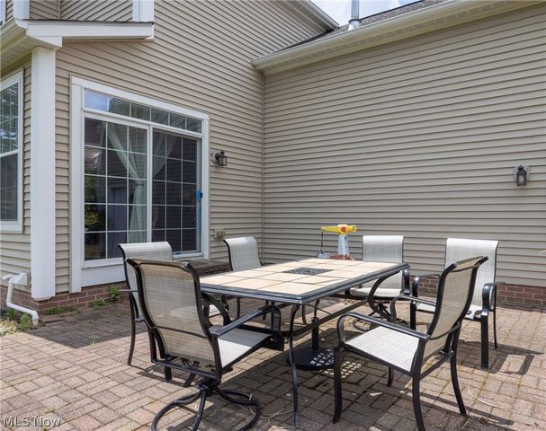 8856 Oakbrook Circle, Twinsburg, OH 44087