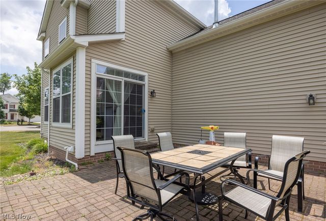 8856 Oakbrook Circle, Twinsburg, OH 44087