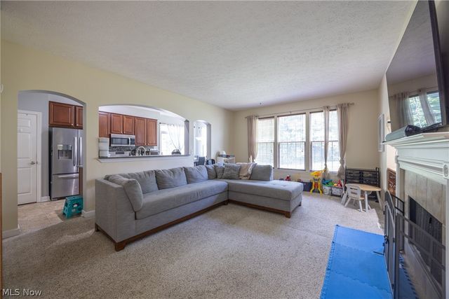 8856 Oakbrook Circle, Twinsburg, OH 44087