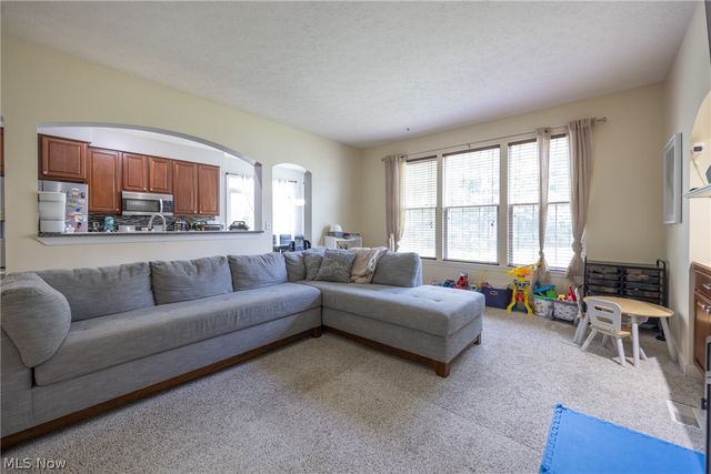 8856 Oakbrook Circle, Twinsburg, OH 44087