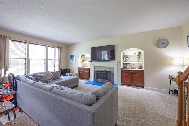 8856 Oakbrook Circle, Twinsburg, OH 44087