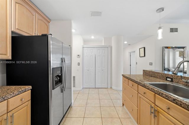 3725 S Ocean Dr PH18, Hollywood, FL 33019