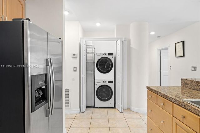 3725 S Ocean Dr PH18, Hollywood, FL 33019