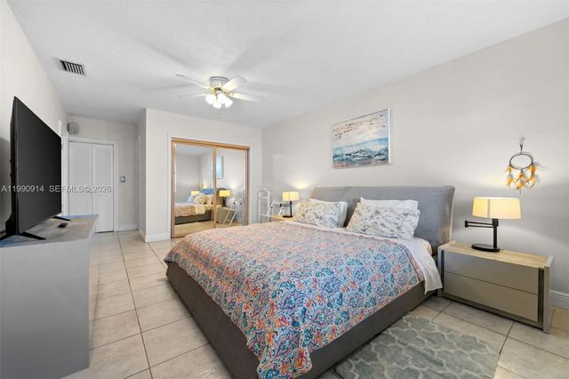 3725 S Ocean Dr PH18, Hollywood, FL 33019