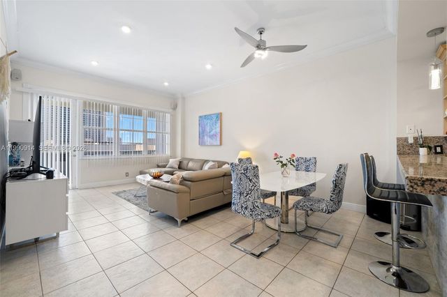 3725 S Ocean Dr PH18, Hollywood, FL 33019