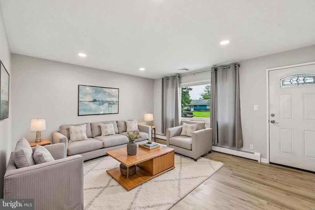 723 AUBURN RD, FAIRLESS HILLS, PA 19030 — exterior
