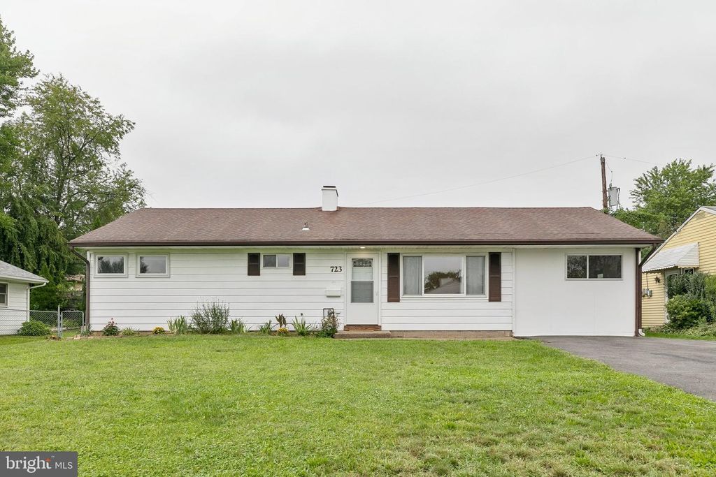 723 AUBURN RD, FAIRLESS HILLS, PA 19030 — photo 3