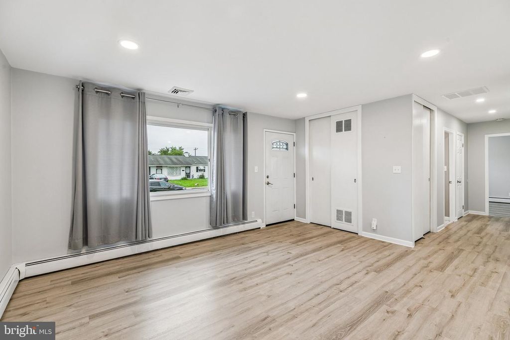 723 AUBURN RD, FAIRLESS HILLS, PA 19030 — photo 5