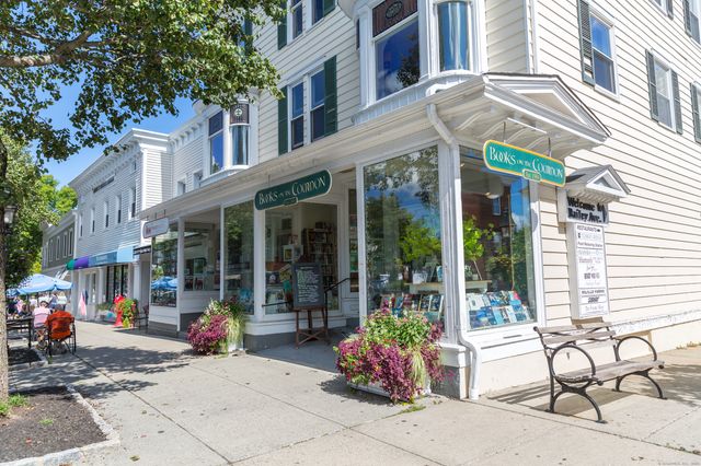 332 Bennetts Farm Road, Ridgefield, CT 06877