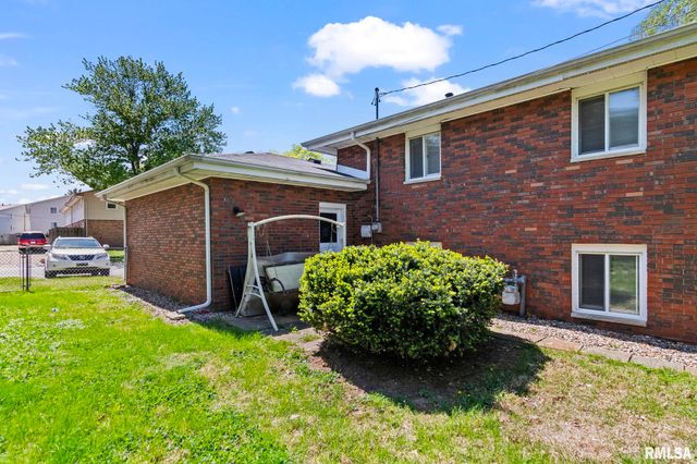 232 Dickinson Road, Springfield, IL 62704