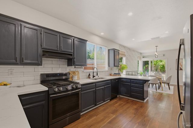 517 Edenderry Dr, Vacaville, CA 95688
