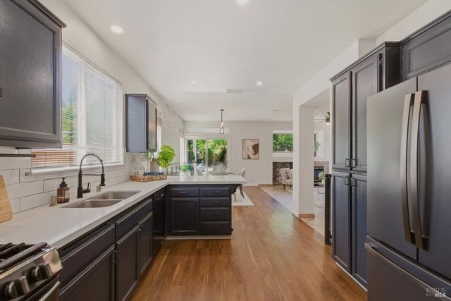 517 Edenderry Dr, Vacaville, CA 95688