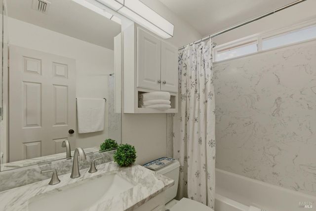 517 Edenderry Dr, Vacaville, CA 95688