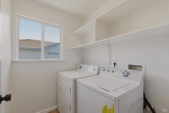 517 Edenderry Dr, Vacaville, CA 95688