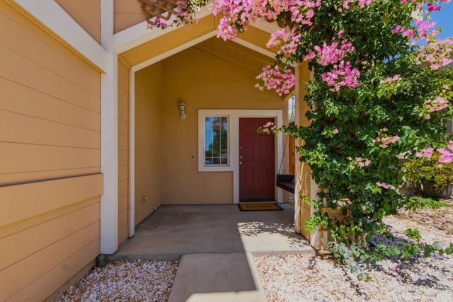 517 Edenderry Dr, Vacaville, CA 95688