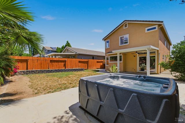 517 Edenderry Dr, Vacaville, CA 95688