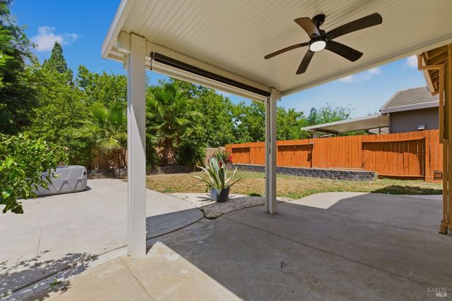 517 Edenderry Dr, Vacaville, CA 95688
