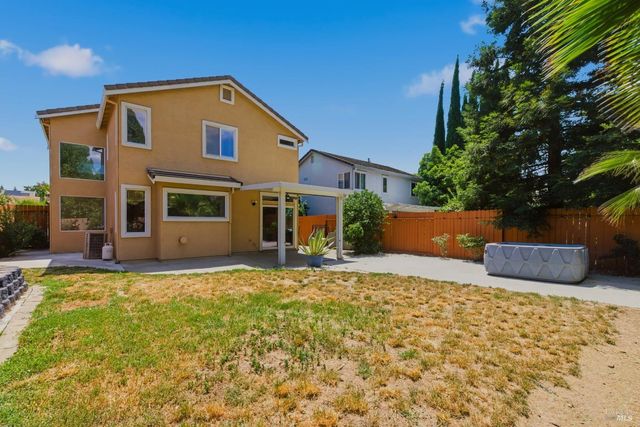 517 Edenderry Dr, Vacaville, CA 95688