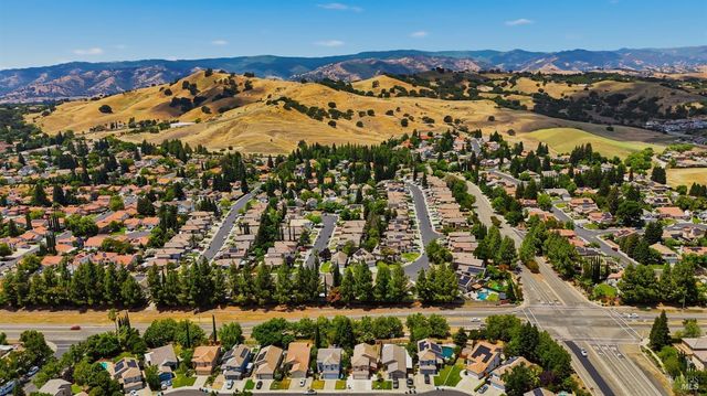 517 Edenderry Dr, Vacaville, CA 95688