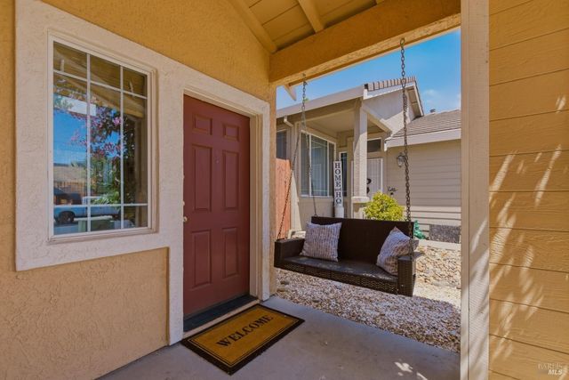 517 Edenderry Dr, Vacaville, CA 95688