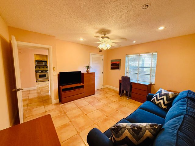 9261 Vista Del Lago, Boca Raton, FL 33428