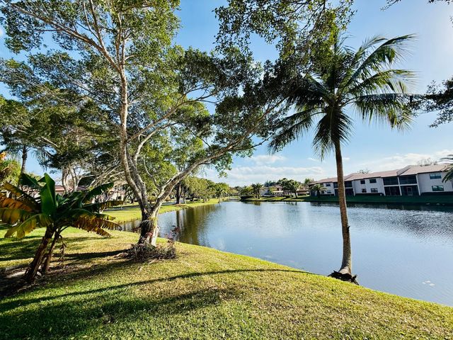 9261 Vista Del Lago, Boca Raton, FL 33428