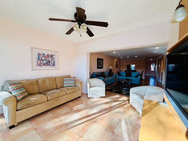 9261 Vista Del Lago, Boca Raton, FL 33428