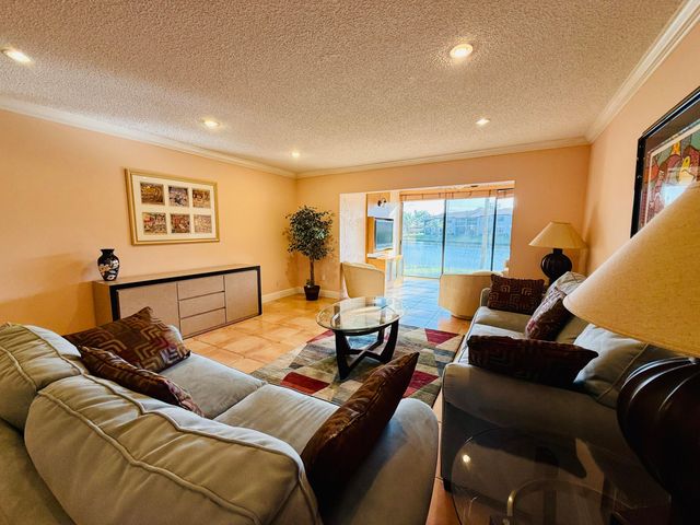 9261 Vista Del Lago, Boca Raton, FL 33428