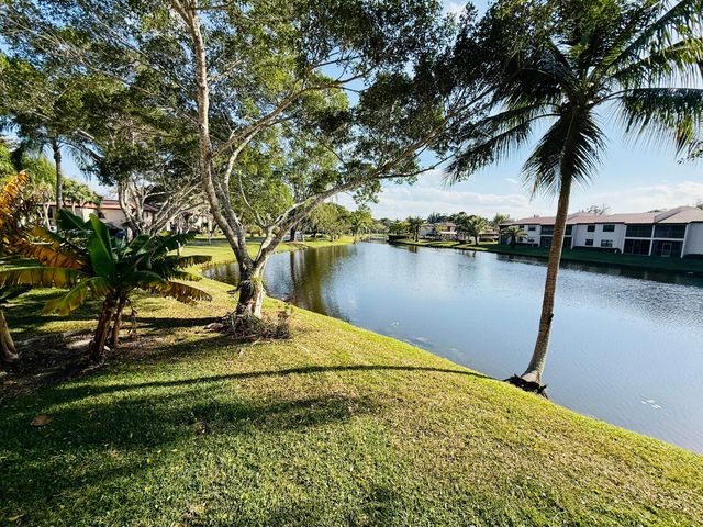 9261 Vista Del Lago, Boca Raton, FL 33428