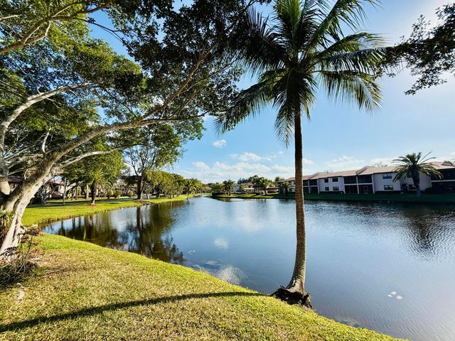 9261 Vista Del Lago, Boca Raton, FL 33428