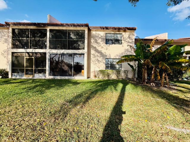 9261 Vista Del Lago, Boca Raton, FL 33428