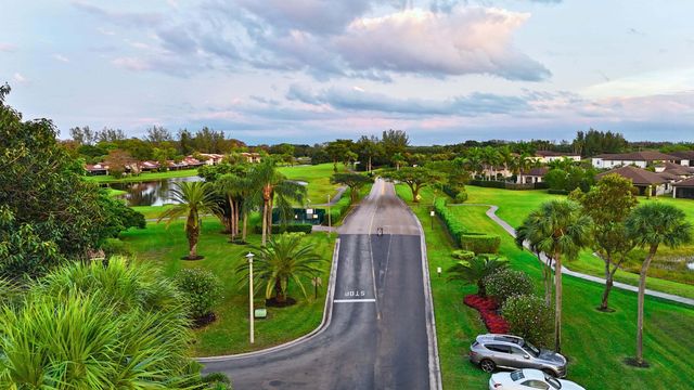9261 Vista Del Lago, Boca Raton, FL 33428
