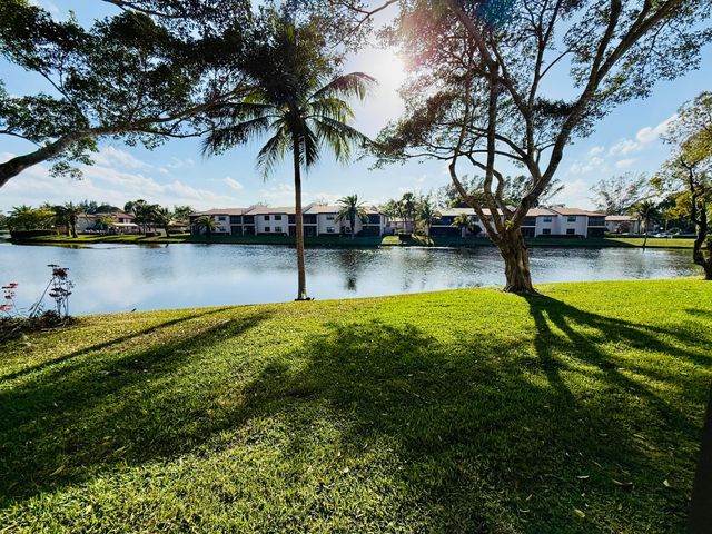 9261 Vista Del Lago, Boca Raton, FL 33428