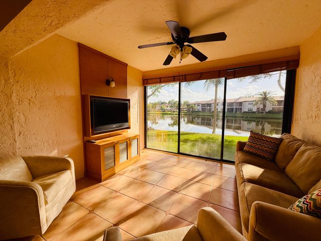 9261 Vista Del Lago, Boca Raton, FL 33428