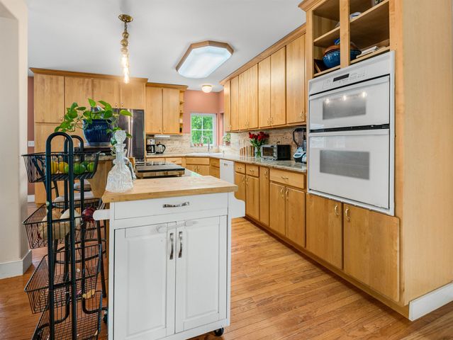 1851 York Street Extension, Poultney, VT 05764