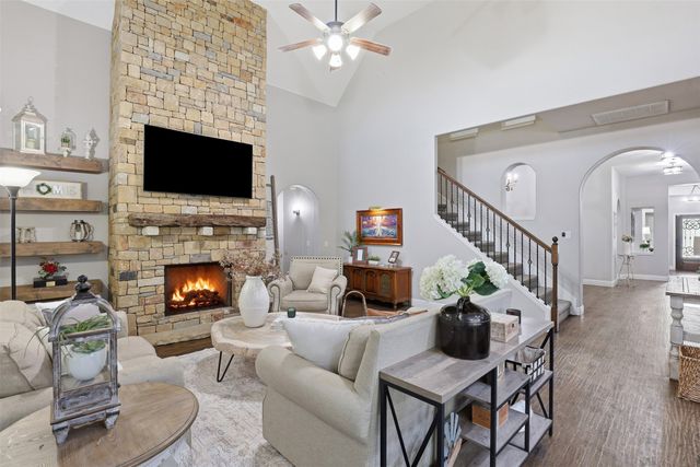 1004 Tara Drive, Burleson, TX 76028