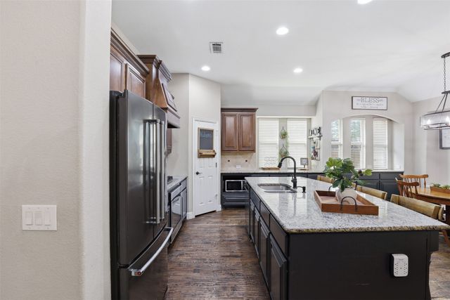 1004 Tara Drive, Burleson, TX 76028