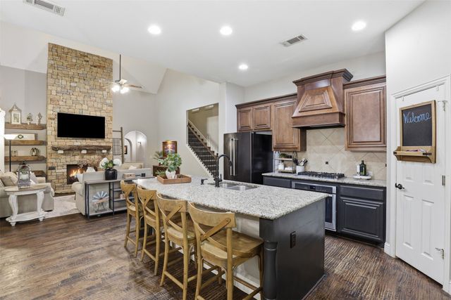 1004 Tara Drive, Burleson, TX 76028