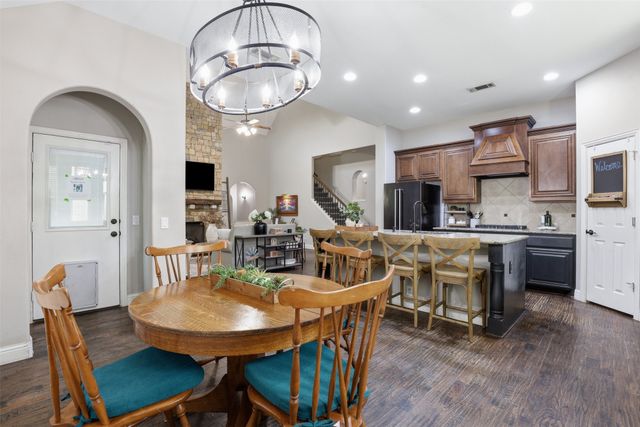 1004 Tara Drive, Burleson, TX 76028