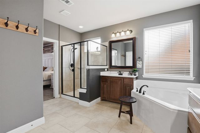 1004 Tara Drive, Burleson, TX 76028