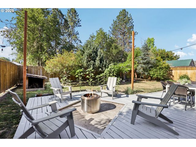 126 Sw FLEISHAUER Ln, Mc Minnville, OR 97128
