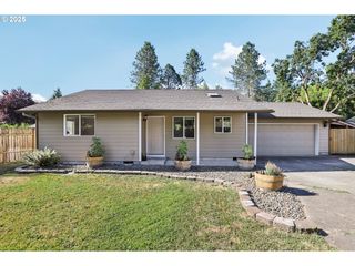 126 Sw FLEISHAUER Ln, Mc Minnville, OR 97128