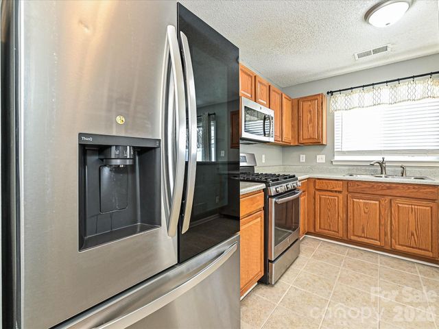 8627 Meadowmont View Drive, Charlotte, NC 28269